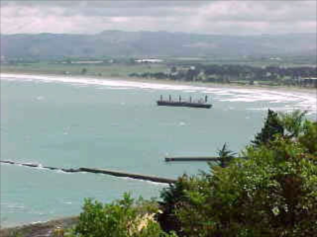  Ship aground in oil spill Gisborne 2002 © Lancer Industries. www.lancer.co.nz